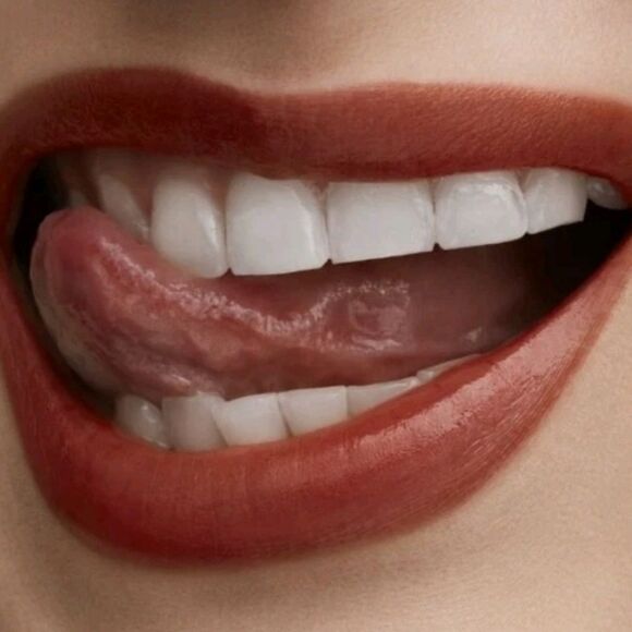 MAC Cosmetics Lustreglass Lipstick - Picture 4 of 9